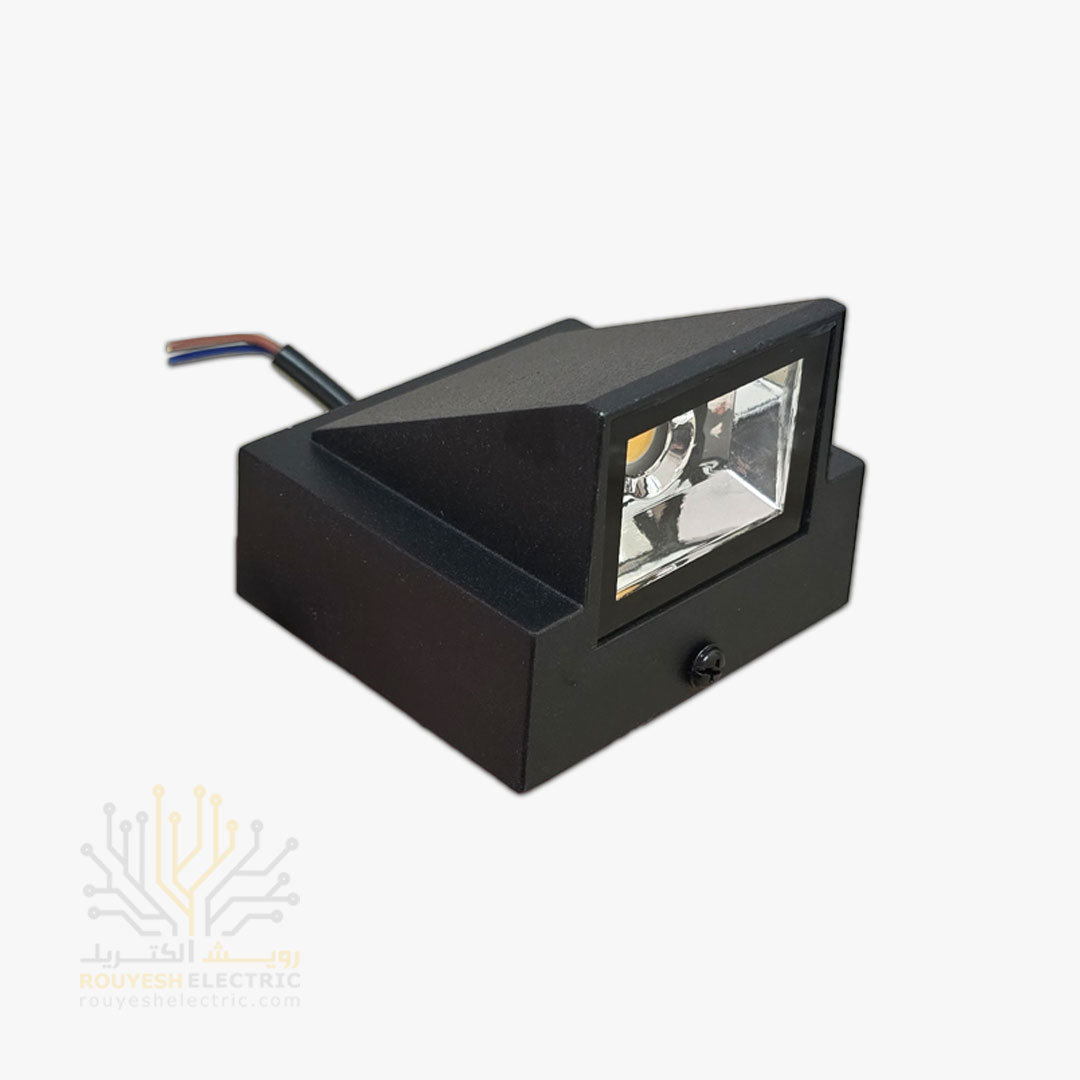 چراغ دیواری دکوراتیو 3 وات برند ایران مهر مدل کلبه ای یک طرفه کد ایران 49 بدنه مشکی نور آفتابی